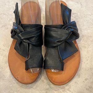 Unity in Diversity black sandal size 41EU - 10US